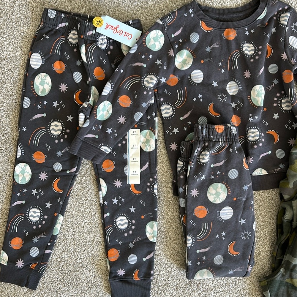 Cat & Jack Matching Sweats Sets - 5T - Picture 3 of 4